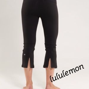 Lululemon slit back capris in black!